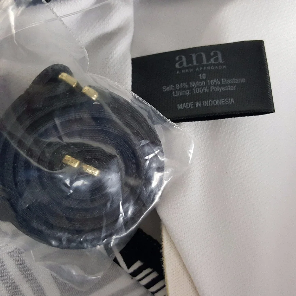 Ana A New Approach Bikini‎ Top Size 10 Black White Hanky Swim Straps New
